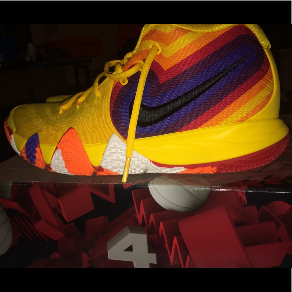 KYRIE 4 70’s with Box - Size 12